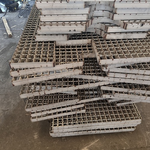 別小看它，這塊鋼格柵板背后藏著大學(xué)問(wèn)